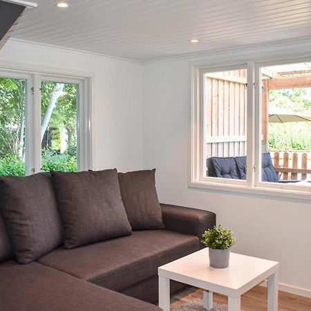 2 Bedroom Amazing Home In Fjaelkinge エクステリア 写真