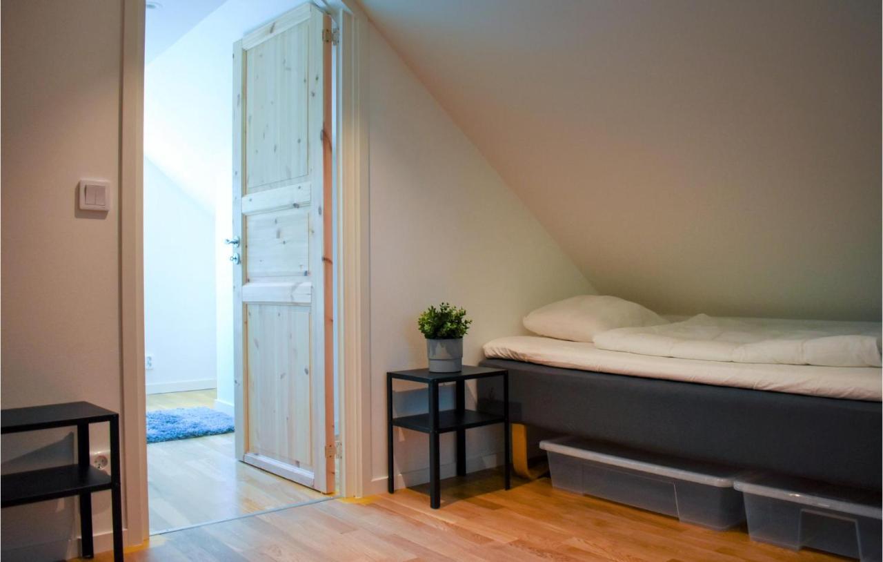 2 Bedroom Amazing Home In Fjaelkinge エクステリア 写真
