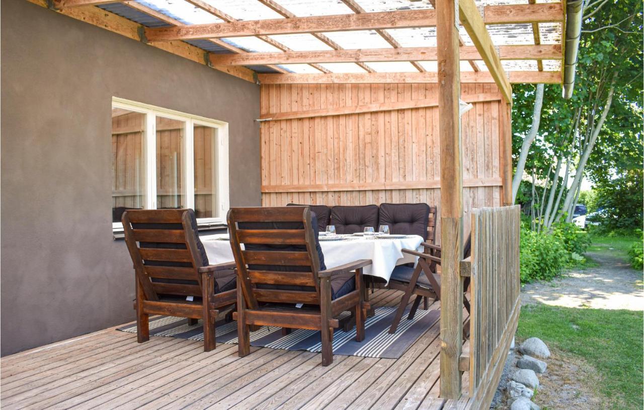 2 Bedroom Amazing Home In Fjaelkinge エクステリア 写真