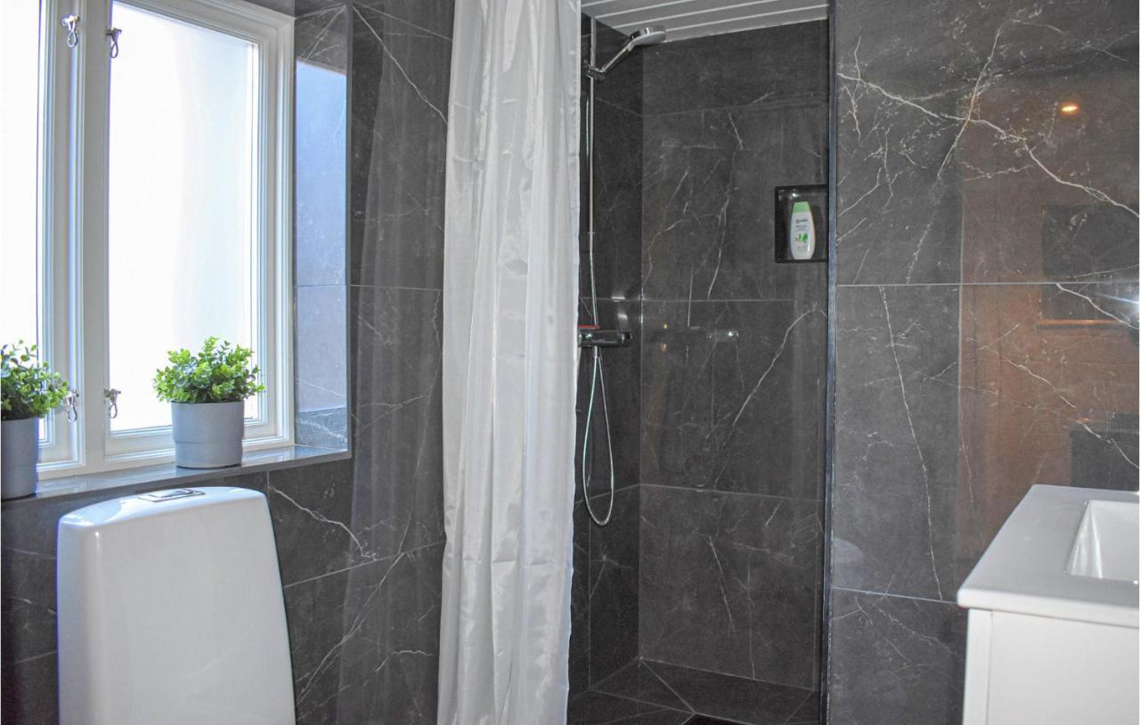 2 Bedroom Amazing Home In Fjaelkinge エクステリア 写真