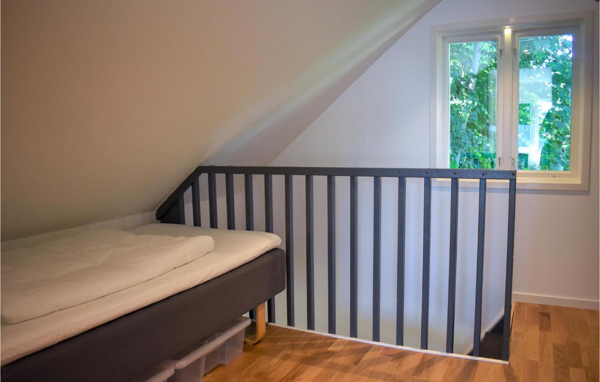 2 Bedroom Amazing Home In Fjaelkinge エクステリア 写真